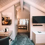 Le White - Le 42 Restaurant Hotel 4*