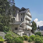 Le White - Le 42 Restaurant Hotel