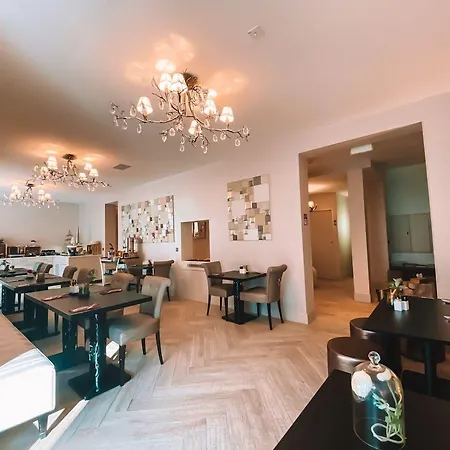 Le White - Le 42 Restaurant Hotel 4*