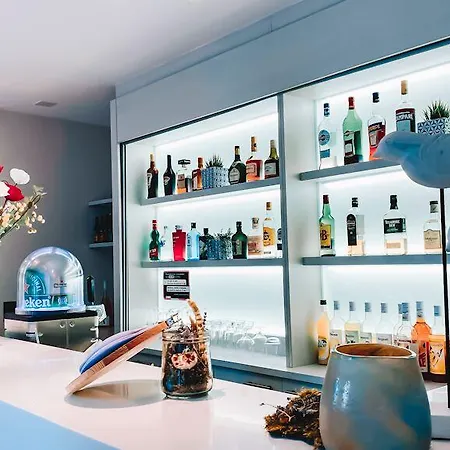 Le White - Le 42 Restaurant Hotel