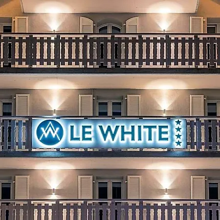 Le White - Le 42 Restaurant מלון 4*