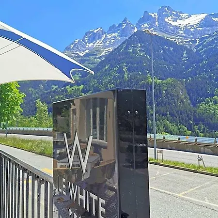 Le White - Le 42 Restaurant فندق تشامبري