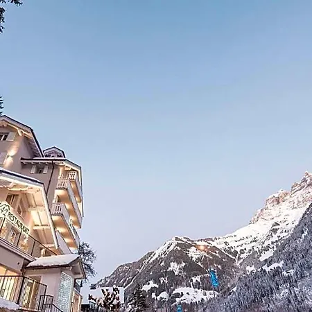 فندق Le White - Le 42 Restaurant تشامبري