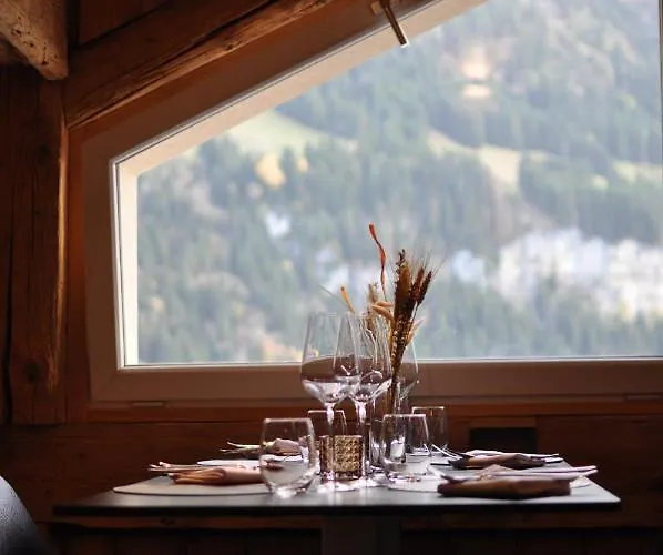 Le White - Le 42 Restaurant Szálloda