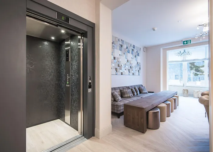 Le White - Le 42 Restaurant Hotel 4*