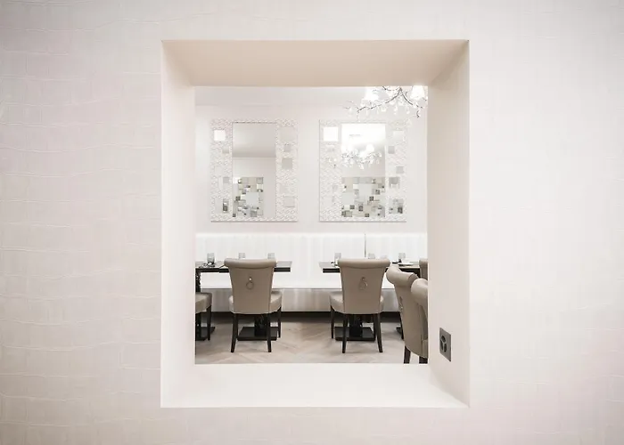 Le White - Le 42 Restaurant 4*