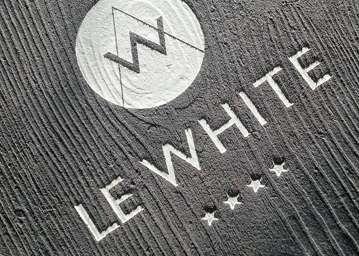 Le White - Le 42 Restaurant Szálloda 4*