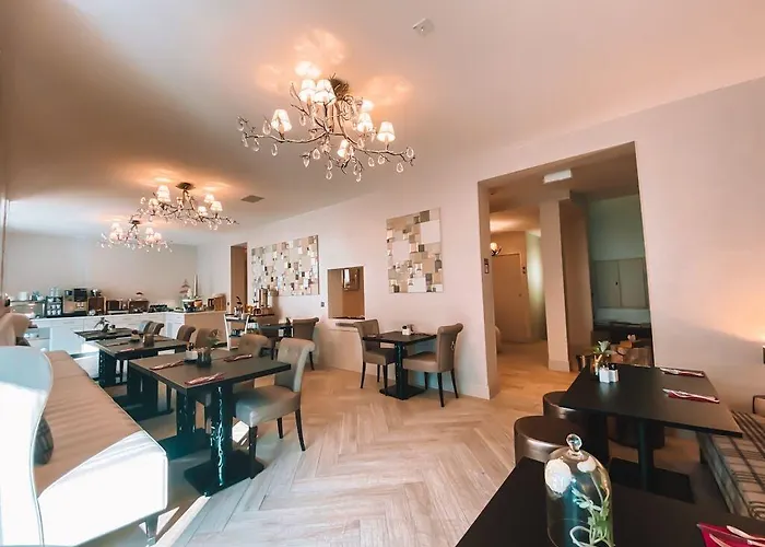 Le White - Le 42 Restaurant Hotel 4*