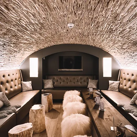 Le White - Le 42 Restaurant 4*