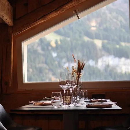 Le White - Le 42 Restaurant Hotel