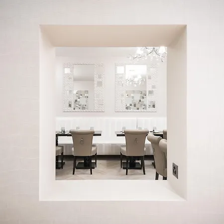 Le White - Le 42 Restaurant 4*