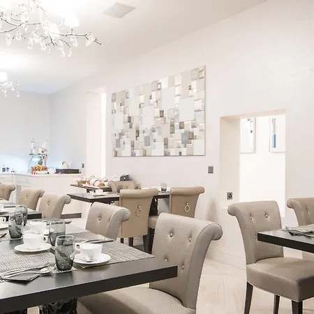 Le White - Le 42 Restaurant Hotel