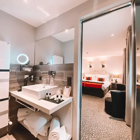 Le White - Le 42 Restaurant Hotel