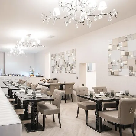 Le White - Le 42 Restaurant Hotel
