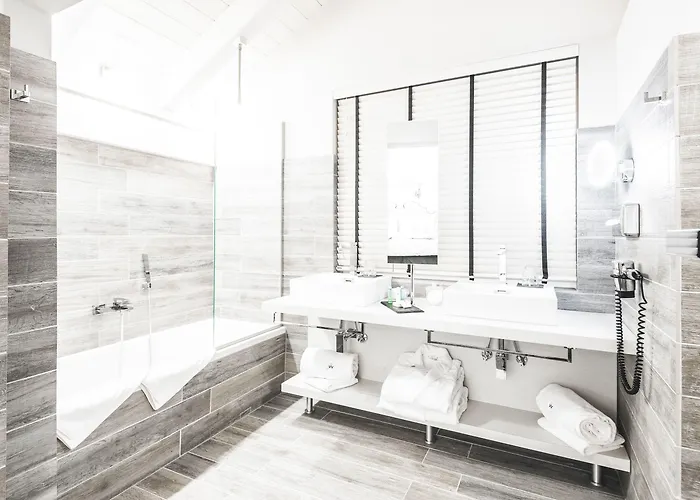 Le White - Le 42 Restaurant 4*